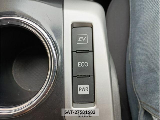 Toyota PRIUS ALPHA 2011-06 8037782-16