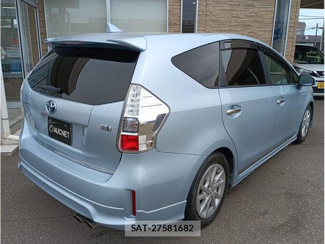 Toyota PRIUS ALPHA 2011-06 8037782-1