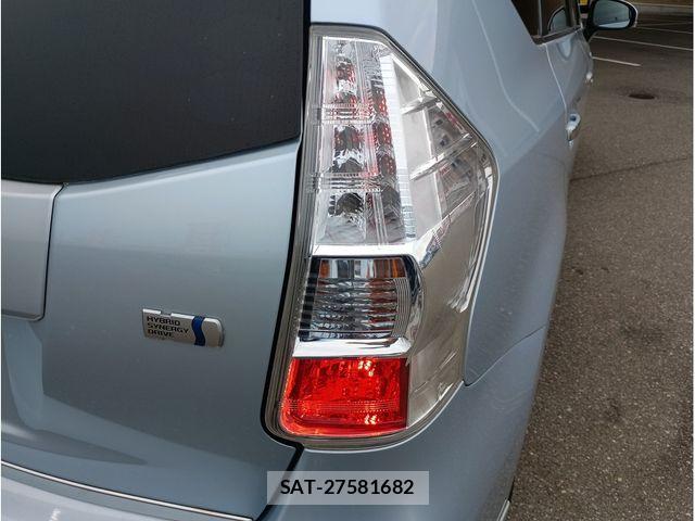 Toyota PRIUS ALPHA 2011-06 8037782-19