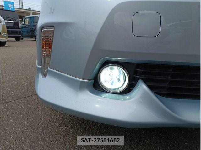 Toyota PRIUS ALPHA 2011-06 8037782-20