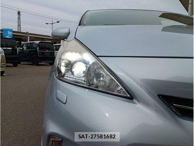 Toyota PRIUS ALPHA 2011-06 8037782-21