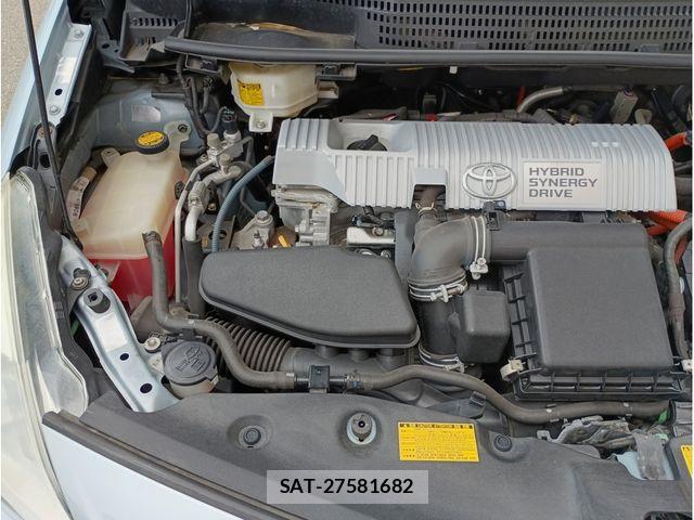 Toyota PRIUS ALPHA 2011-06 8037782-23
