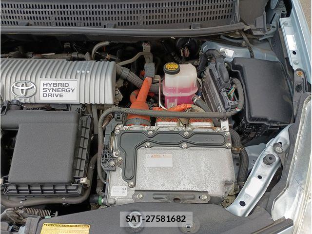 Toyota PRIUS ALPHA 2011-06 8037782-24