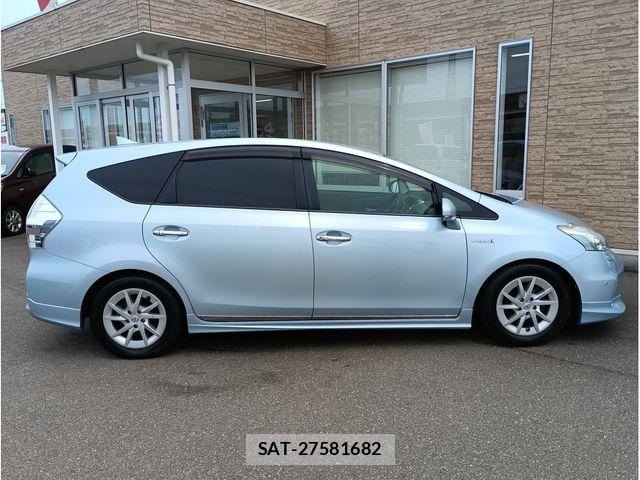 Toyota PRIUS ALPHA 2011-06 8037782-2