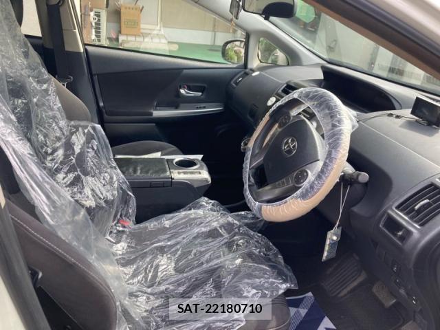 Toyota PRIUS ALPHA 2015-12 8037784-10