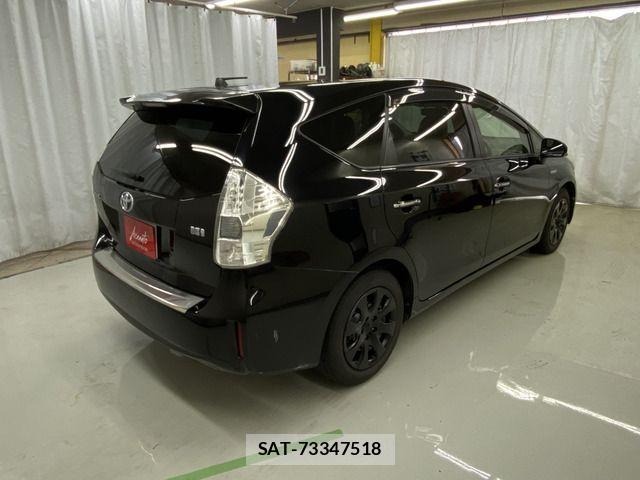 Toyota PRIUS ALPHA 2013-12 8037775-1