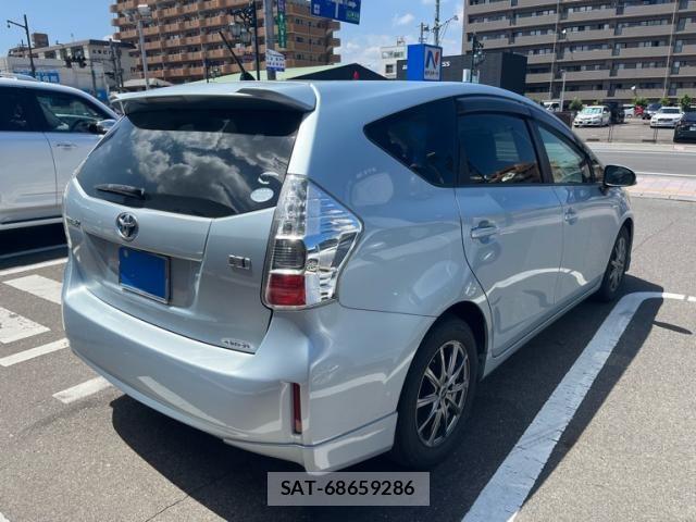 Toyota PRIUS ALPHA 2011-11 8037792-2