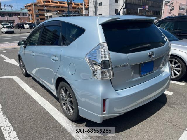 Toyota PRIUS ALPHA 2011-11 8037792-3