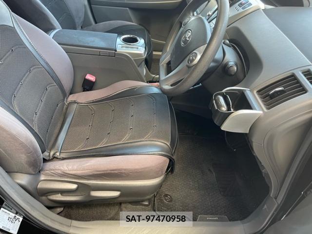 Toyota PRIUS ALPHA 2011-08 8037791-12