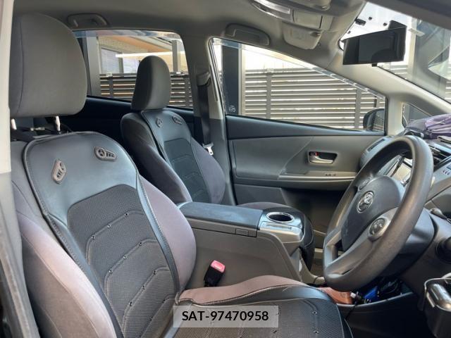 Toyota PRIUS ALPHA 2011-08 8037791-13