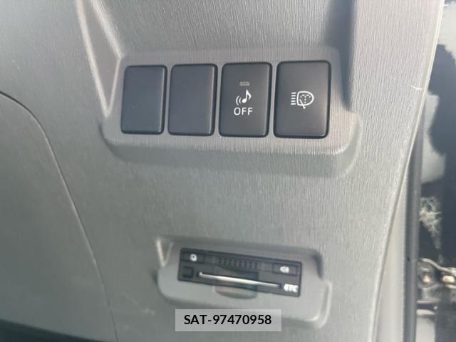 Toyota PRIUS ALPHA 2011-08 8037791-15