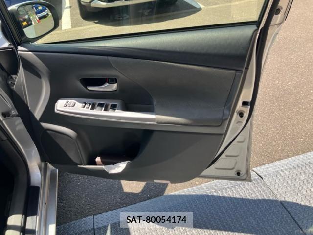 Toyota PRIUS ALPHA 2012-05 8037795-17