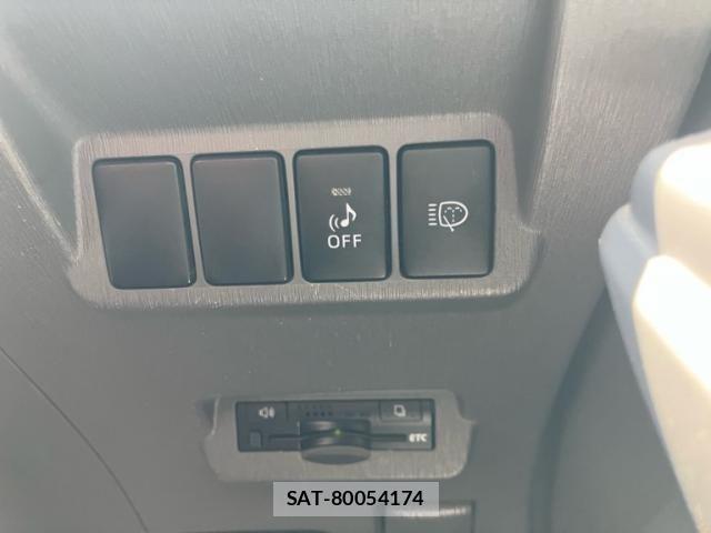 Toyota PRIUS ALPHA 2012-05 8037795-25