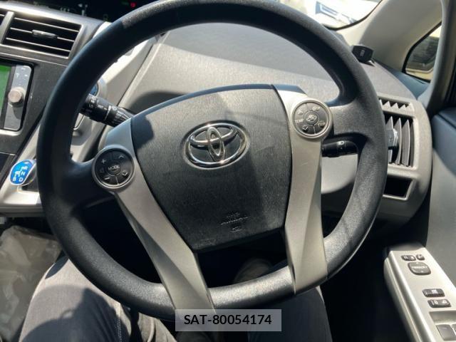 Toyota PRIUS ALPHA 2012-05 8037795-26
