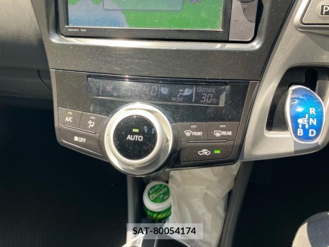 Toyota PRIUS ALPHA 2012-05 8037795-27