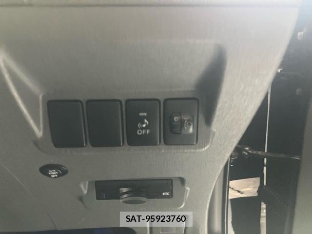 Toyota PRIUS ALPHA 2014-01 8075226-14