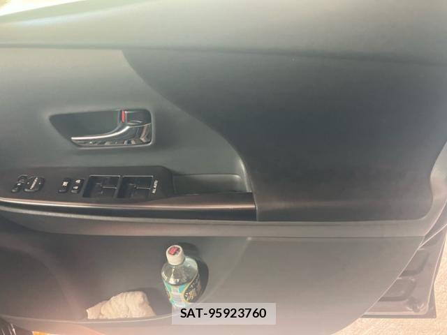 Toyota PRIUS ALPHA 2014-01 8075226-15