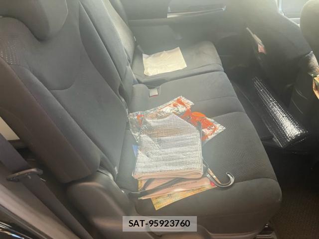 Toyota PRIUS ALPHA 2014-01 8075226-17
