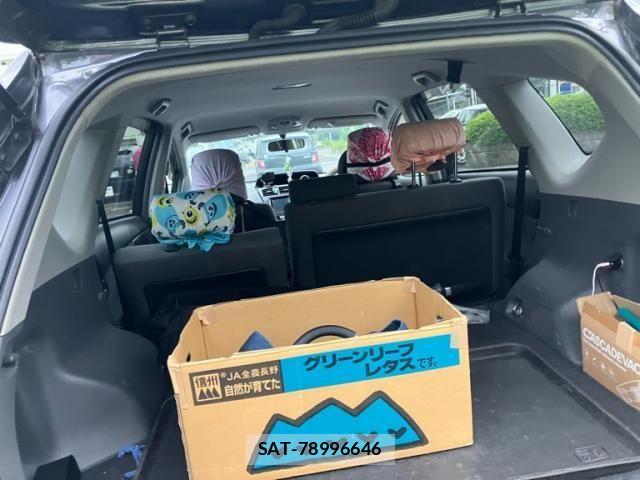 Toyota PRIUS ALPHA 2012-01 8075228-9