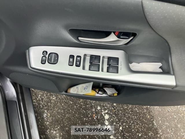 Toyota PRIUS ALPHA 2012-01 8075228-14