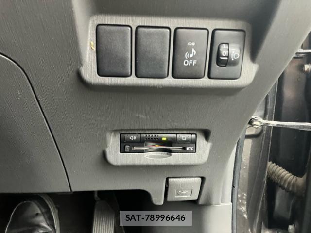 Toyota PRIUS ALPHA 2012-01 8075228-15
