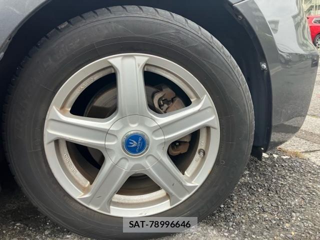 Toyota PRIUS ALPHA 2012-01 8075228-4