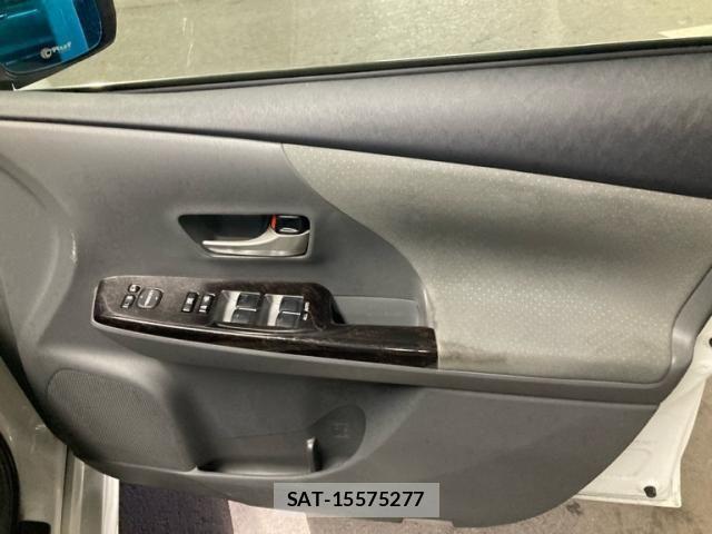 Toyota PRIUS ALPHA 2013-11 8075225-12