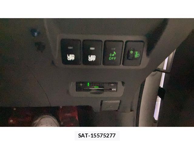 Toyota PRIUS ALPHA 2013-11 8075225-26