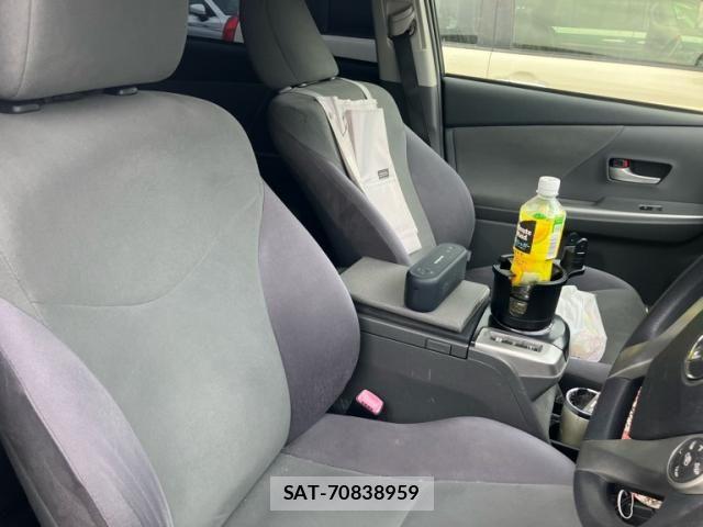 Toyota PRIUS ALPHA 2012-05 8101386-11