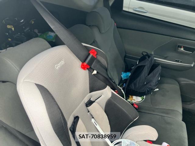 Toyota PRIUS ALPHA 2012-05 8101386-12