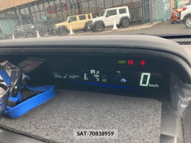 Toyota PRIUS ALPHA 2012-05 8101386-15