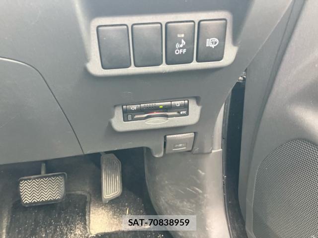 Toyota PRIUS ALPHA 2012-05 8101386-20