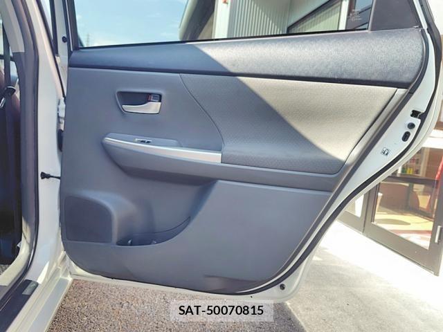 Toyota PRIUS ALPHA 2013-09 8101385-26