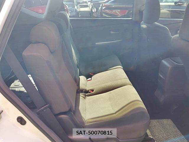 Toyota PRIUS ALPHA 2013-09 8101385-27