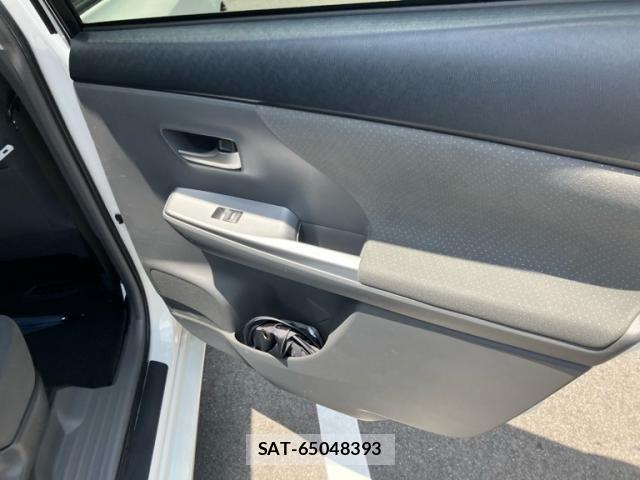 Toyota PRIUS ALPHA 2014-03 8101395-19