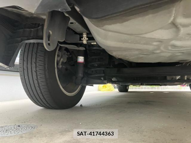 Toyota PRIUS ALPHA 2014-02 8101383-11