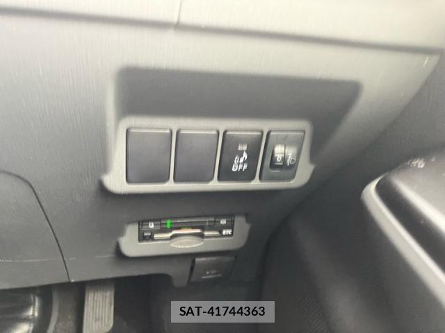 Toyota PRIUS ALPHA 2014-02 8101383-13