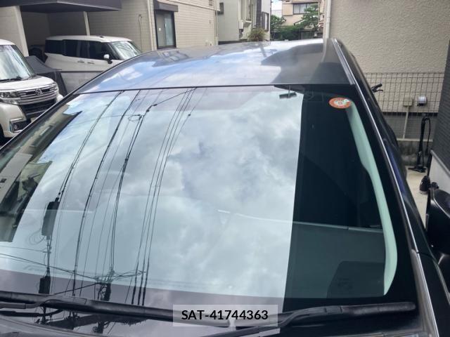 Toyota PRIUS ALPHA 2014-02 8101383-4