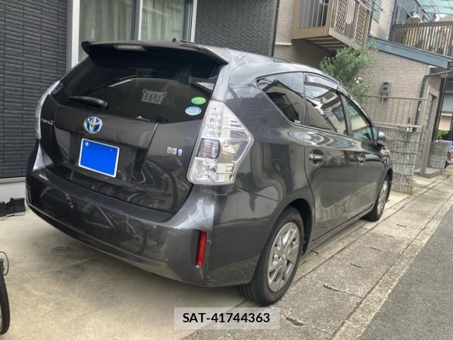 Toyota PRIUS ALPHA 2014-02 8101383-8