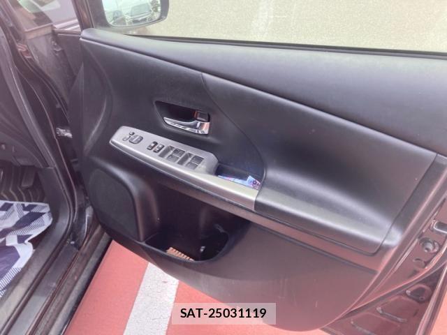Toyota PRIUS ALPHA 2015-02 8101376-11