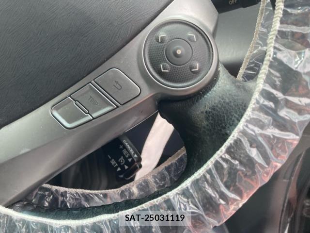 Toyota PRIUS ALPHA 2015-02 8101376-17