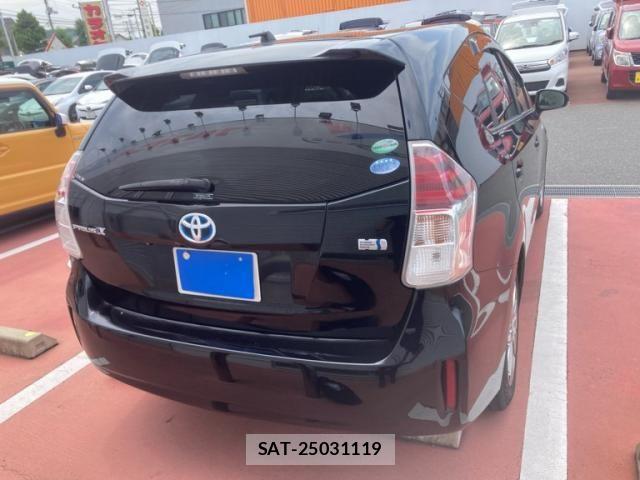 Toyota PRIUS ALPHA 2015-02 8101376-3