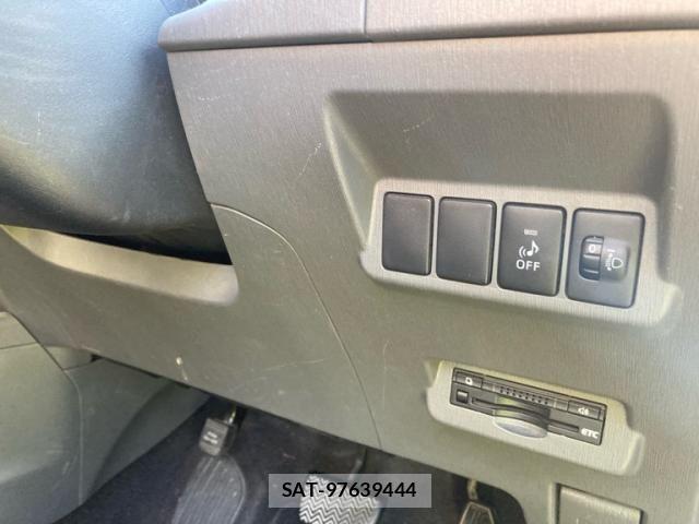 Toyota PRIUS ALPHA 2012-10 8101405-13