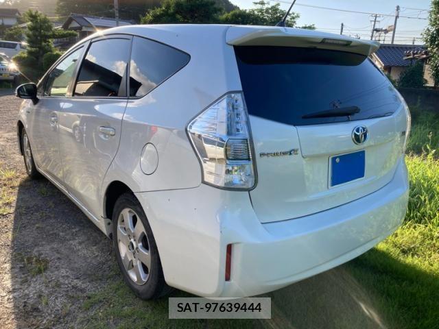 Toyota PRIUS ALPHA 2012-10 8101405-2