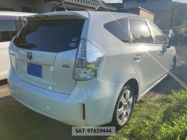 Toyota PRIUS ALPHA 2012-10 8101405-3