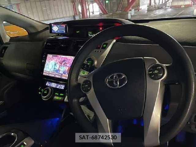 Toyota PRIUS ALPHA 2014-05 8101378-3