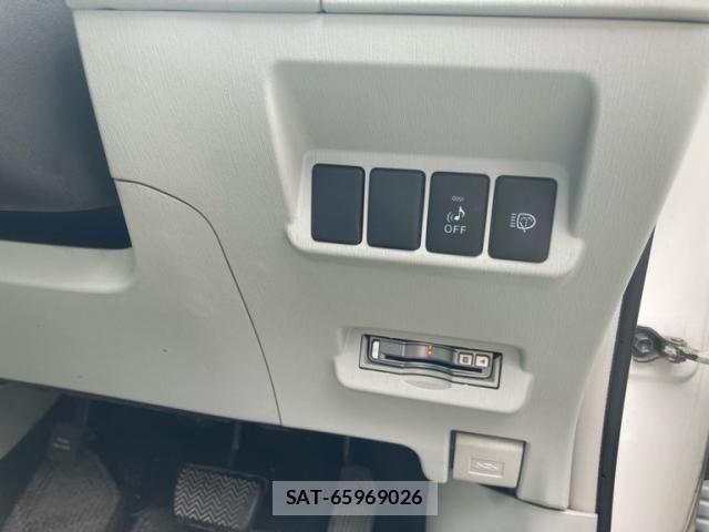 Toyota PRIUS ALPHA 2011-09 8101375-15