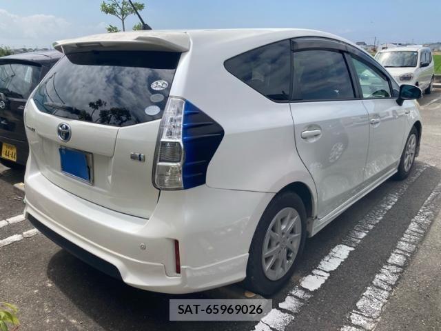 Toyota PRIUS ALPHA 2011-09 8101375-2