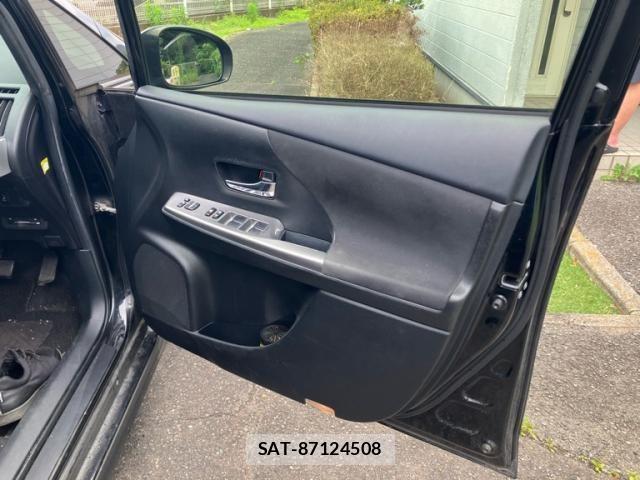 Toyota PRIUS ALPHA 2015-10 8101387-10