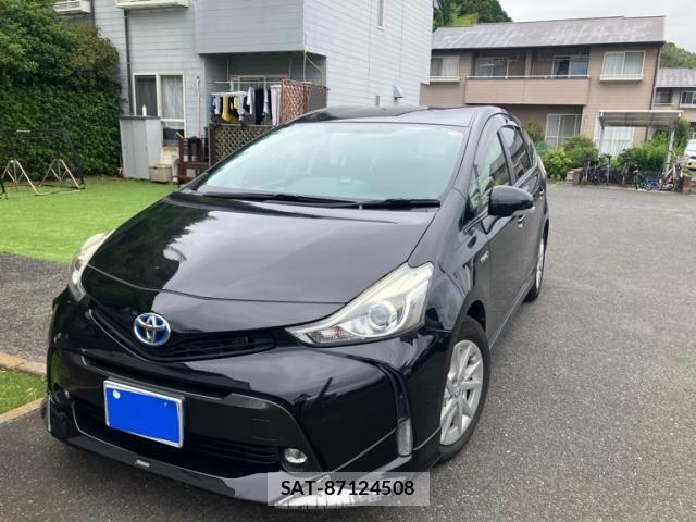 Toyota PRIUS ALPHA 2015-10 8101387-1